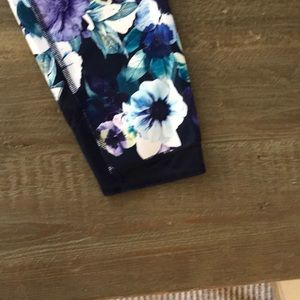 Old Navy Pants - Old Navy active leggings size medium Old Navy Pants - Old Navy active leggings size medium